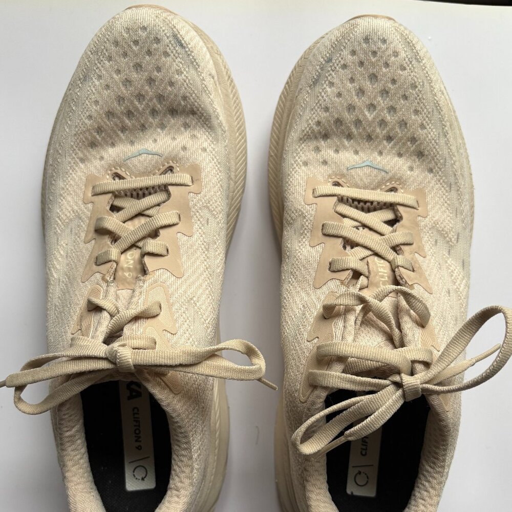 HOKA Women's Clifton 9 (Eggnog / Sand) - Size 9